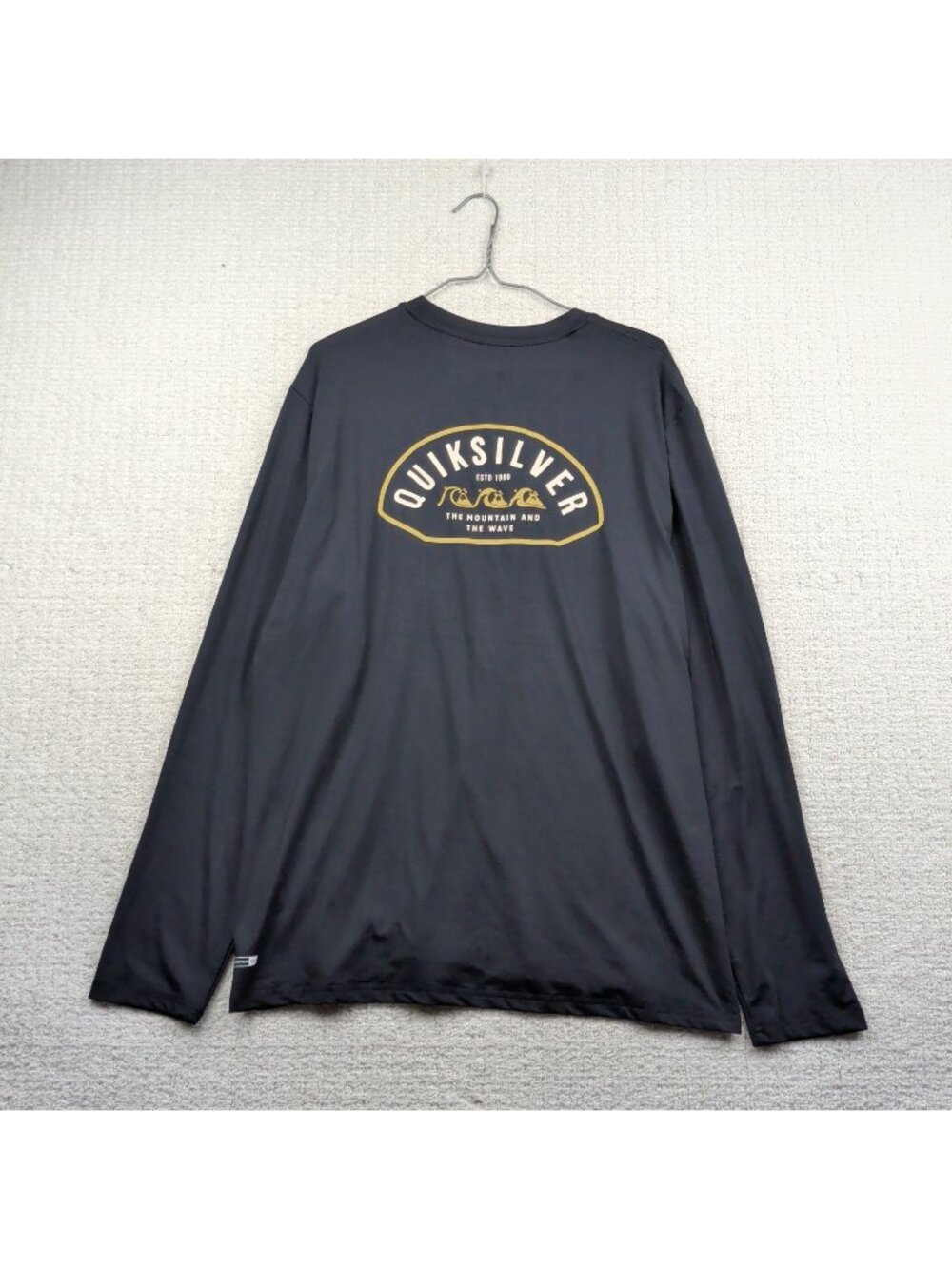 Quiksilver Men’s XL UPF 50+ Long Sleeve Performance Surf Shirt Black Rashguard